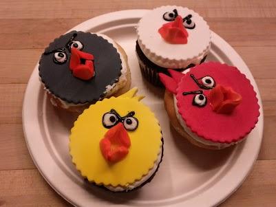 憤怒鳥杯子蛋糕出現了！總有一天可以拼成滿漢大餐！