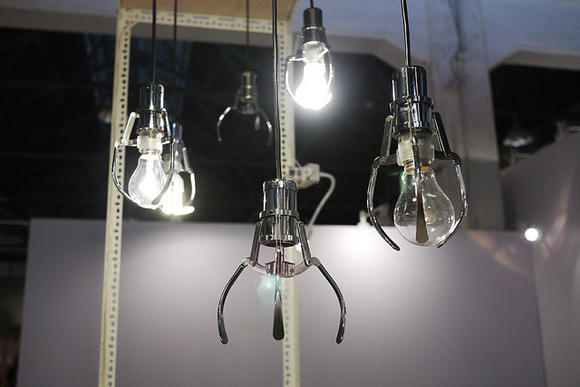 設計師週上看到的夾娃娃燈泡