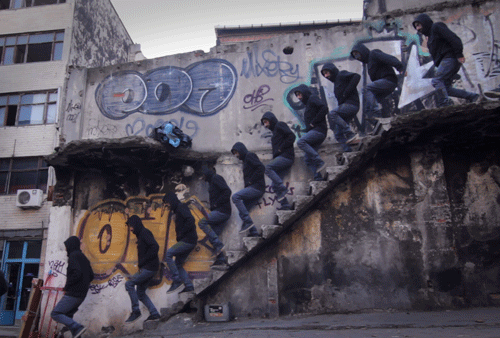 媽媽表示：「兒子啊！下來吃飯囉～」