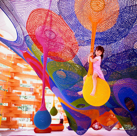 日本箱根雕刻之森博物館-頑童的大型鉤針操場 日本箱根雕刻之森博物館-頑童的大型鉤針操場