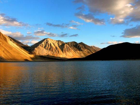 我想去的地方是在克什米爾的Ladakh地區的Pangong Tso