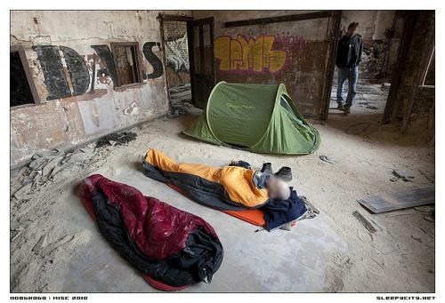 今夜不回家!找個陌生地方睡!