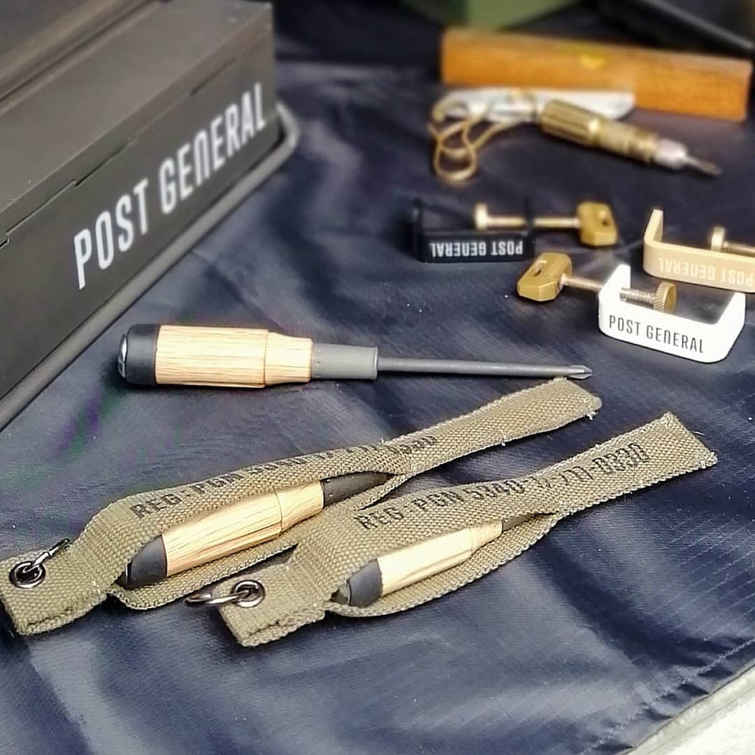 POST GENERAL_攜帶式木把螺絲起子 附收納掛帶（兩款選）